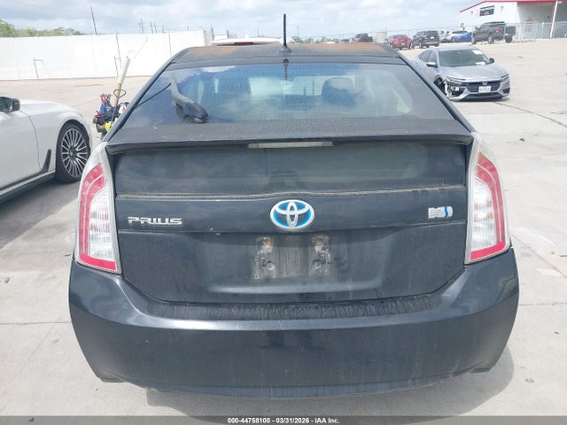 Toyota Prius Three 2014 JTDKN3DU2E1750445 Image 16