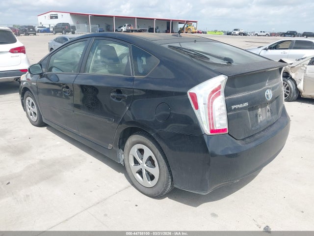 Toyota Prius Three 2014 JTDKN3DU2E1750445 Image 3