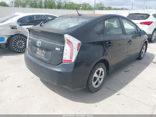 Toyota Prius Three 2014 JTDKN3DU2E1750445 Image 4