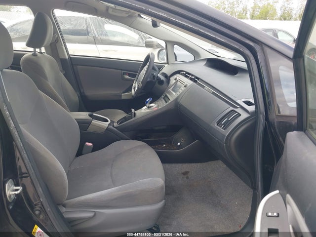 Toyota Prius Three 2014 JTDKN3DU2E1750445 Image 5