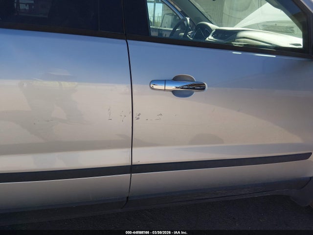 1GNKVFED4HJ305510 Chevrolet Traverse Ls