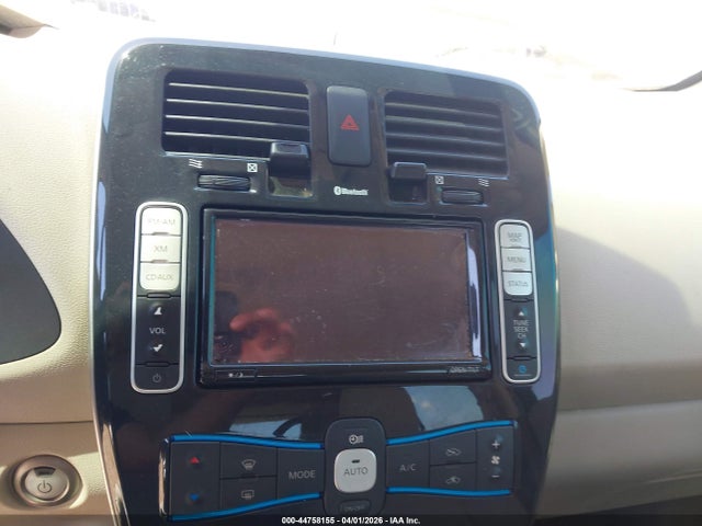 2011 Nissan Leaf Sl მანქანა იყიდება აუქციონზე, vin: JN1AZ0CP6BT001614, აუქციონის ნომერი: 44758155
