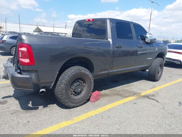 3C6UR5FLXRG177340 RAM 2500 Laramie 4x4 6&#039;4 Box