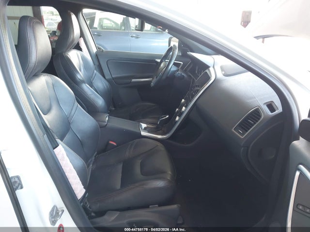 44758175 :رقم المزاد ، YV449MDM1G2842613 vin ، 2016 Volvo Xc60 T6 Drive-e Platinum مزاد بيع