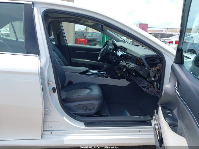 4T1B21HK4JU009269 Toyota Camry Hybrid Xle