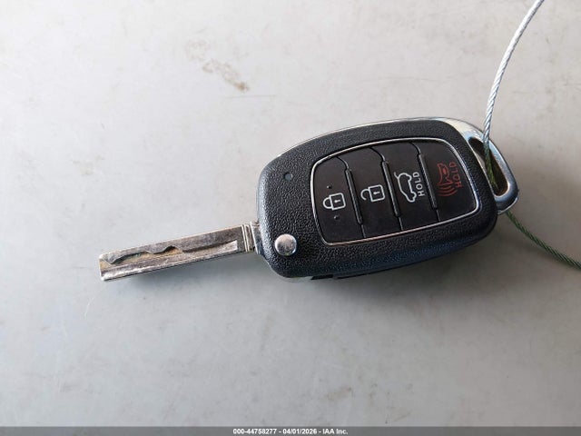 5NMZT3LBXHH046900 Hyundai Santa Fe Sport 2.4l