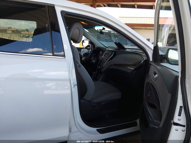 5NMZT3LBXHH046900 Hyundai Santa Fe Sport 2.4l