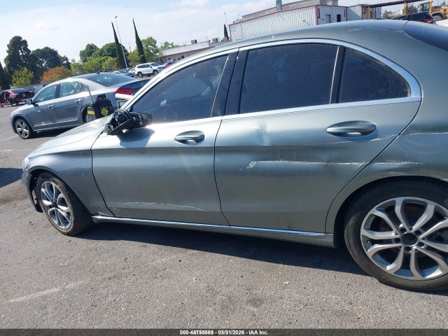 55SWF4JB2FU065165 Mercedes-Benz C 300 Luxury/sport