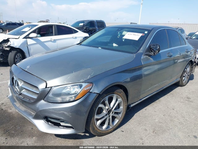 55SWF4JB2FU065165 Mercedes-Benz C 300 Luxury/sport