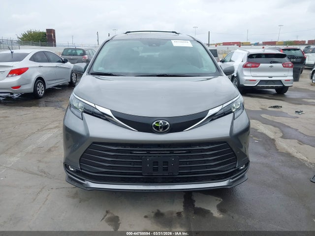 5TDYRKEC3TS299721 Toyota SIENNA XLE