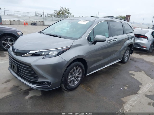 5TDYRKEC3TS299721 Toyota SIENNA XLE