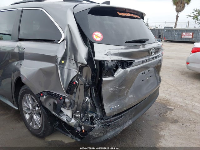 5TDYRKEC3TS299721 Toyota SIENNA XLE