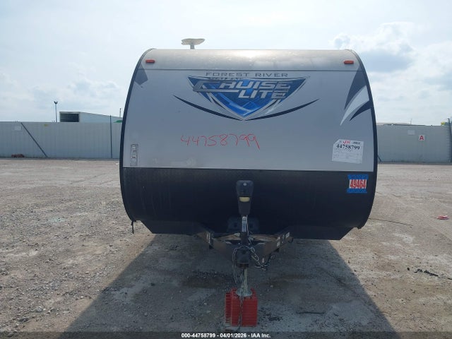 44758799 :رقم المزاد ، 4X4TSM722J7415247 vin ، 2018 Forest River Cruise Lite مزاد بيع