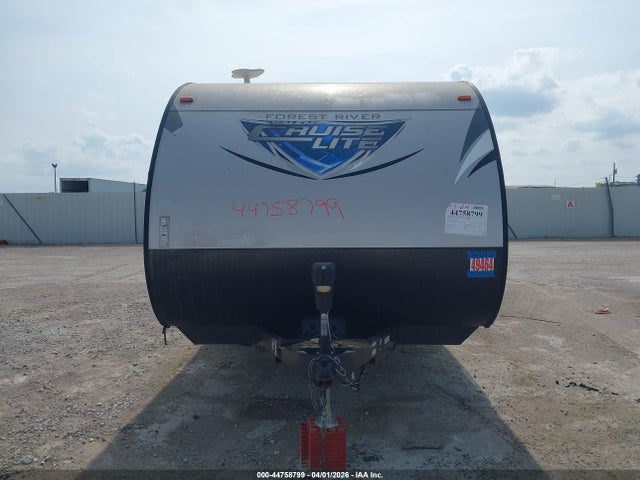 44758799 :رقم المزاد ، 4X4TSM722J7415247 vin ، 2018 Forest River Cruise Lite مزاد بيع