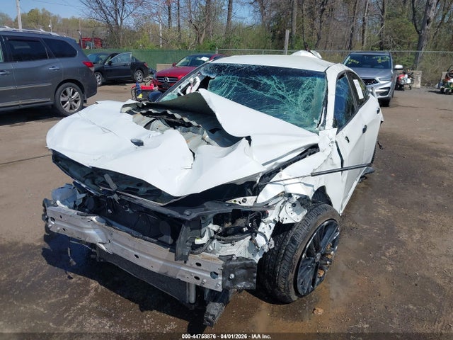 44758876 :رقم المزاد ، 4T1JZ1FB6NU083910 vin ، 2022 Toyota Avalon Xle مزاد بيع