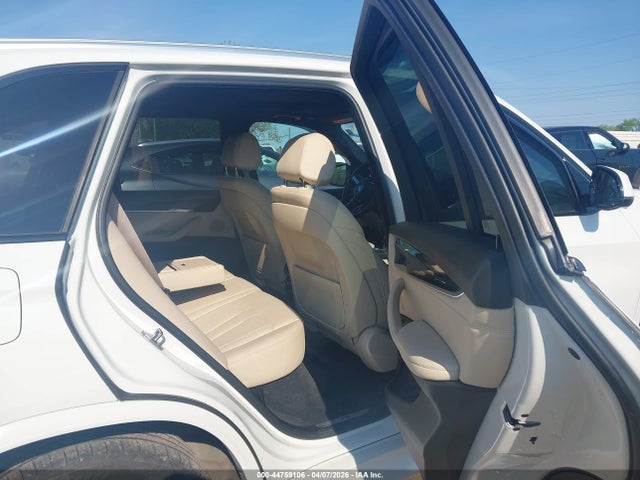 Продажа на аукционе авто 2017 Bmw X5 Xdrive35i, vin: 5UXKR0C31H0V71883, номер лота: 44759106