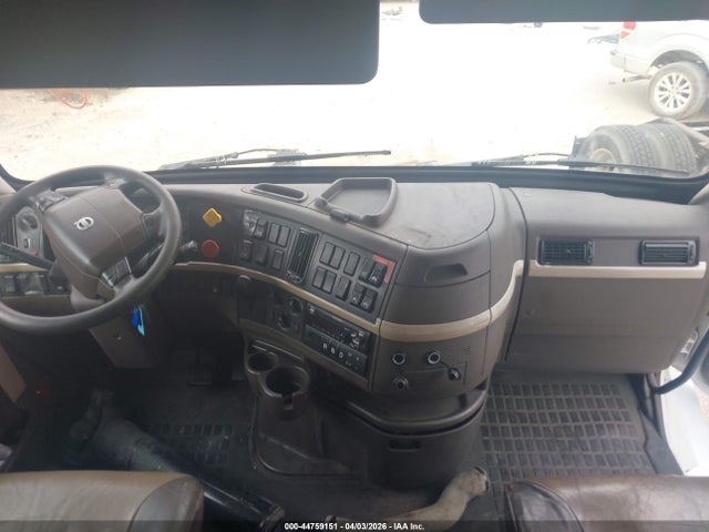 Продаж на аукціоні авто 2018 Volvo Vnl, vin: 4V4NC9EH0JN893554, номер лоту: 44759151