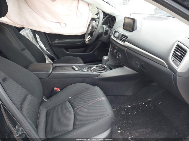 44759180 :رقم المزاد ، 3MZBN1U75JM214842 vin ، 2018 Mazda Mazda3 Sport مزاد بيع