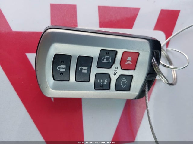 5TDYK3DCXGS706371 Toyota Sienna Xle 8 Passenger