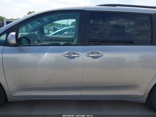 5TDYK3DCXGS706371 Toyota Sienna Xle 8 Passenger