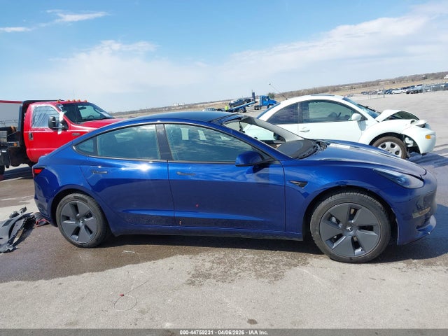 2022 Tesla Model 3 Rear-wheel Drive მანქანა იყიდება აუქციონზე, vin: 5YJ3E1EA0NF326900, აუქციონის ნომერი: 44759231