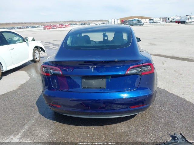 2022 Tesla Model 3 Rear-wheel Drive მანქანა იყიდება აუქციონზე, vin: 5YJ3E1EA0NF326900, აუქციონის ნომერი: 44759231