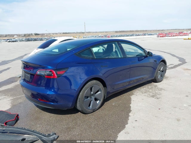 2022 Tesla Model 3 Rear-wheel Drive მანქანა იყიდება აუქციონზე, vin: 5YJ3E1EA0NF326900, აუქციონის ნომერი: 44759231