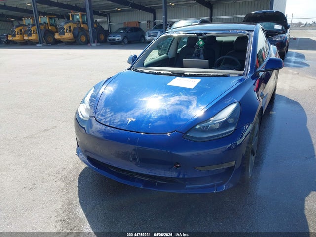 2022 Tesla Model 3 Rear-wheel Drive მანქანა იყიდება აუქციონზე, vin: 5YJ3E1EA0NF326900, აუქციონის ნომერი: 44759231