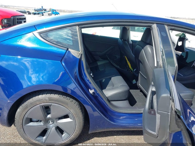 2022 Tesla Model 3 Rear-wheel Drive მანქანა იყიდება აუქციონზე, vin: 5YJ3E1EA0NF326900, აუქციონის ნომერი: 44759231