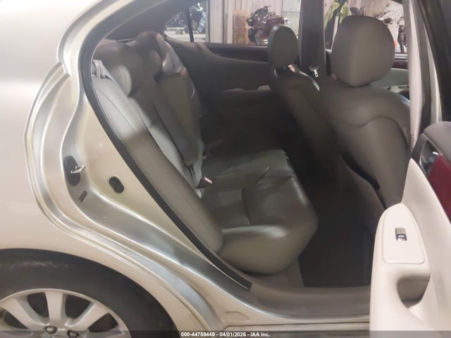 2004 Lexus Es 330 მანქანა იყიდება აუქციონზე, vin: JTHBA30G445045793, აუქციონის ნომერი: 44759449