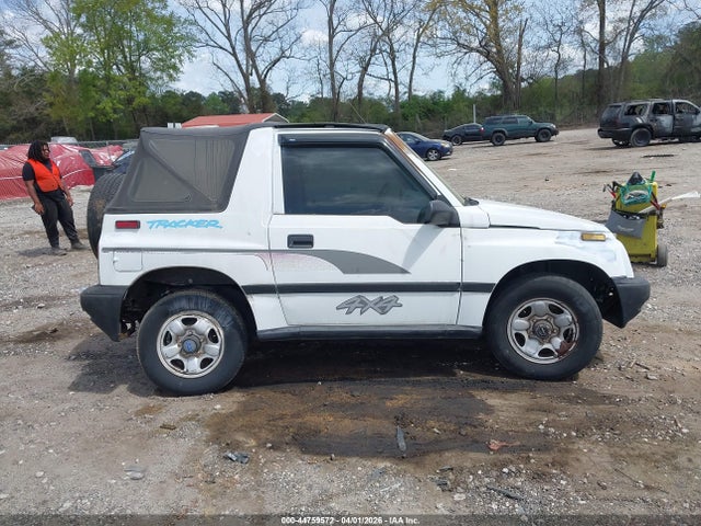 44759572 :رقم المزاد ، 2CNBJ1862T6944040 vin ، 1996 Geo Tracker مزاد بيع
