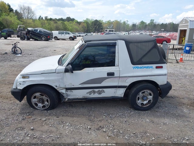 44759572 :رقم المزاد ، 2CNBJ1862T6944040 vin ، 1996 Geo Tracker مزاد بيع