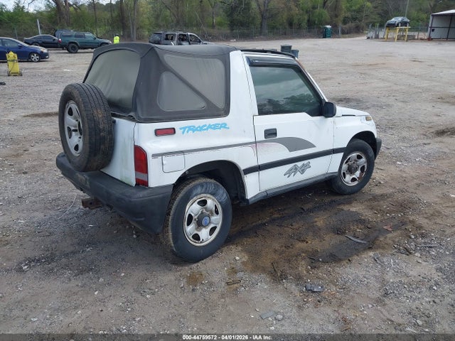 44759572 :رقم المزاد ، 2CNBJ1862T6944040 vin ، 1996 Geo Tracker مزاد بيع