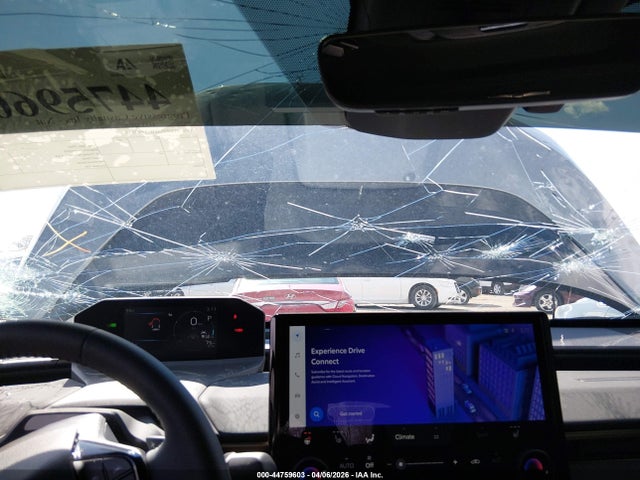 44759603 :رقم المزاد ، JTMBDAFB6TJ017136 vin ، 2026 Toyota Bz Xle مزاد بيع