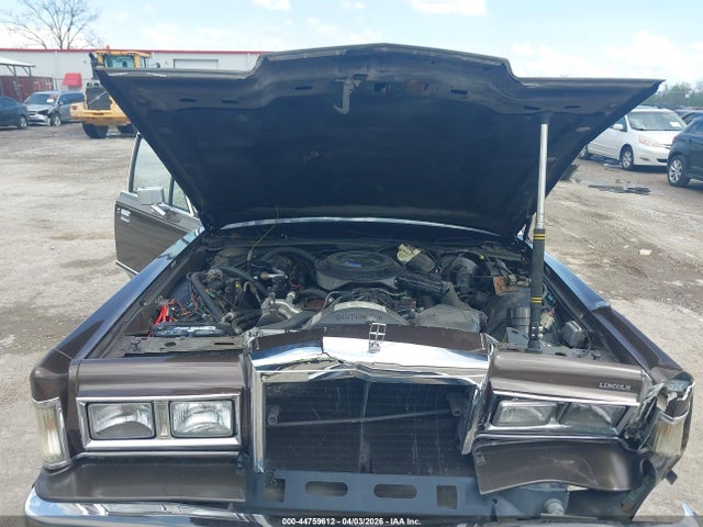 1985 Lincoln Town Car მანქანა იყიდება აუქციონზე, vin: 1LNBP96F9FY636619, აუქციონის ნომერი: 44759612