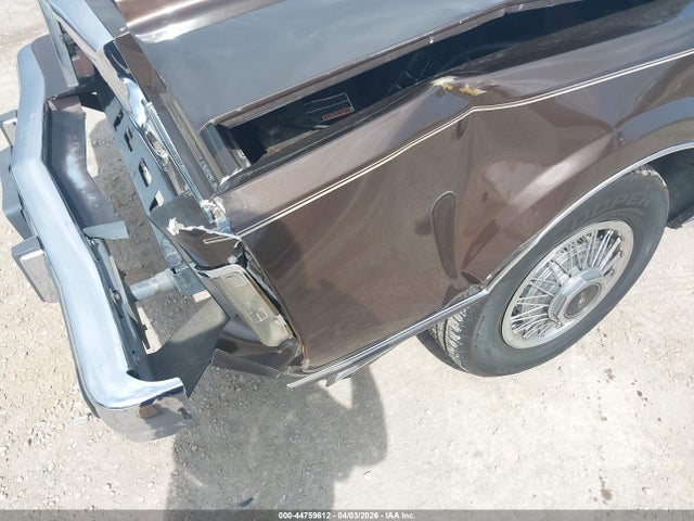 1985 Lincoln Town Car მანქანა იყიდება აუქციონზე, vin: 1LNBP96F9FY636619, აუქციონის ნომერი: 44759612