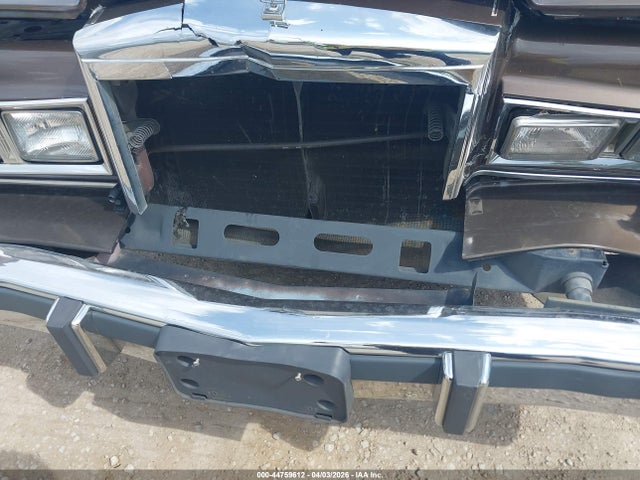 1985 Lincoln Town Car მანქანა იყიდება აუქციონზე, vin: 1LNBP96F9FY636619, აუქციონის ნომერი: 44759612