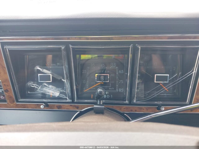 1985 Lincoln Town Car მანქანა იყიდება აუქციონზე, vin: 1LNBP96F9FY636619, აუქციონის ნომერი: 44759612