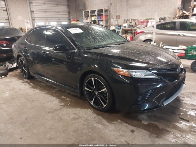 44759698 :رقم المزاد ، 4T1B61HK6JU525363 vin ، 2018 Toyota Camry Xse مزاد بيع