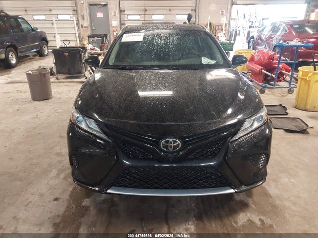 44759698 :رقم المزاد ، 4T1B61HK6JU525363 vin ، 2018 Toyota Camry Xse مزاد بيع