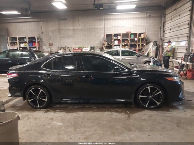 44759698 :رقم المزاد ، 4T1B61HK6JU525363 vin ، 2018 Toyota Camry Xse مزاد بيع