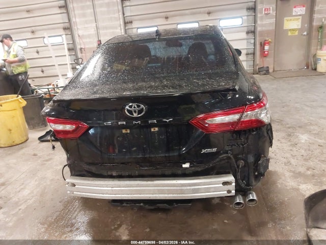 44759698 :رقم المزاد ، 4T1B61HK6JU525363 vin ، 2018 Toyota Camry Xse مزاد بيع