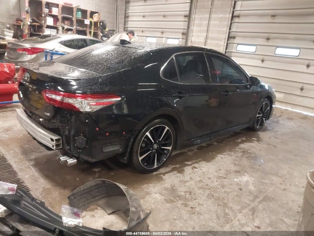44759698 :رقم المزاد ، 4T1B61HK6JU525363 vin ، 2018 Toyota Camry Xse مزاد بيع