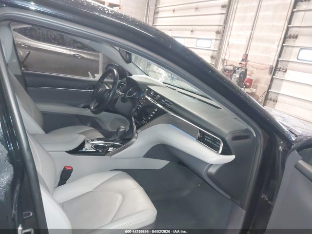 44759698 :رقم المزاد ، 4T1B61HK6JU525363 vin ، 2018 Toyota Camry Xse مزاد بيع