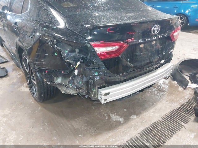 44759698 :رقم المزاد ، 4T1B61HK6JU525363 vin ، 2018 Toyota Camry Xse مزاد بيع