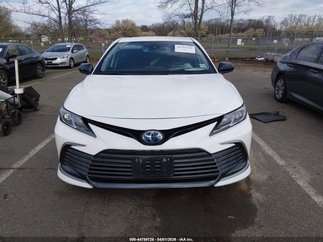 44759728 :رقم المزاد ، 4T1C31AK2NU587386 vin ، 2022 Toyota Camry Le Hybrid مزاد بيع