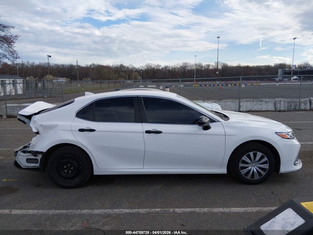 44759728 :رقم المزاد ، 4T1C31AK2NU587386 vin ، 2022 Toyota Camry Le Hybrid مزاد بيع