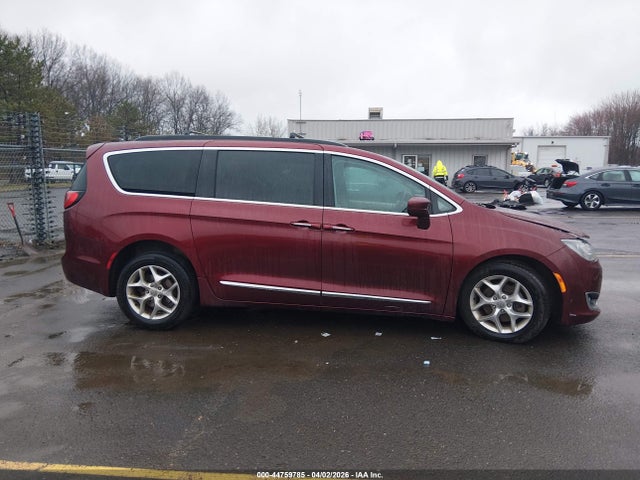 Продажа на аукционе авто 2017 Chrysler Pacifica Touring-l, vin: 2C4RC1BG1HR510728, номер лота: 44759785