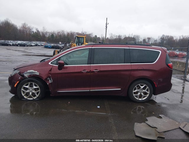 Продажа на аукционе авто 2017 Chrysler Pacifica Touring-l, vin: 2C4RC1BG1HR510728, номер лота: 44759785