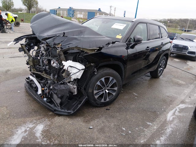 Продажа на аукционе авто 2022 Toyota Highlander Xle, vin: 5TDGZRBH0NS586148, номер лота: 44759899
